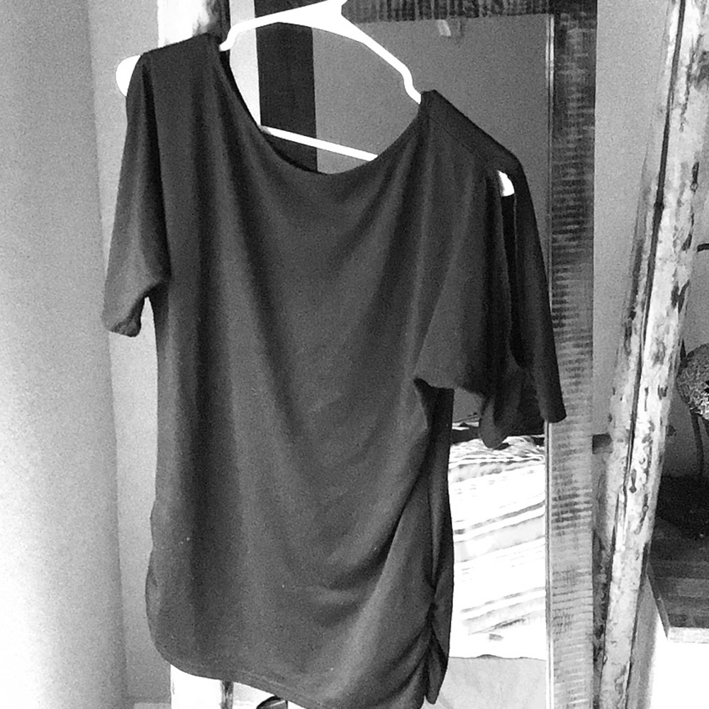 Black, Open-Shoulder, 3/4 Sleeve Top